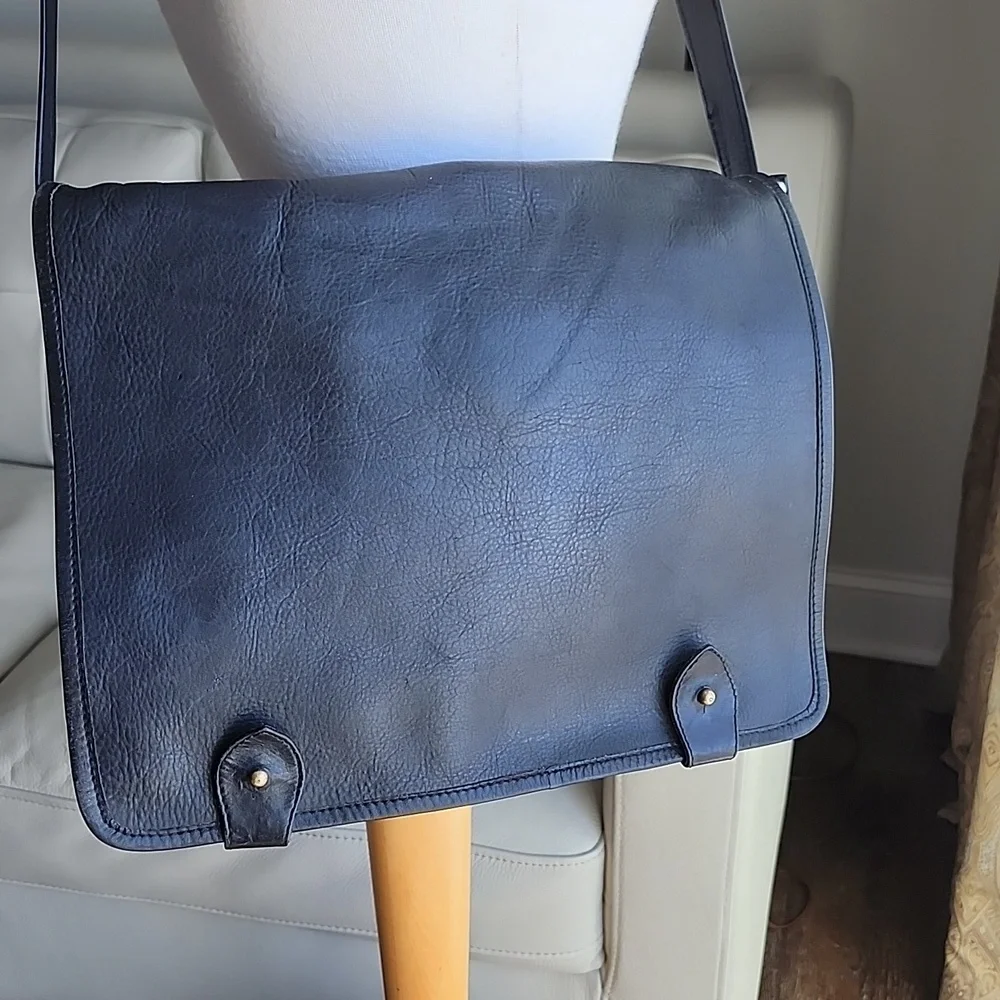 Vintage Unbranded Good Condition Black Leather Shoulder Messenger Bag, $49